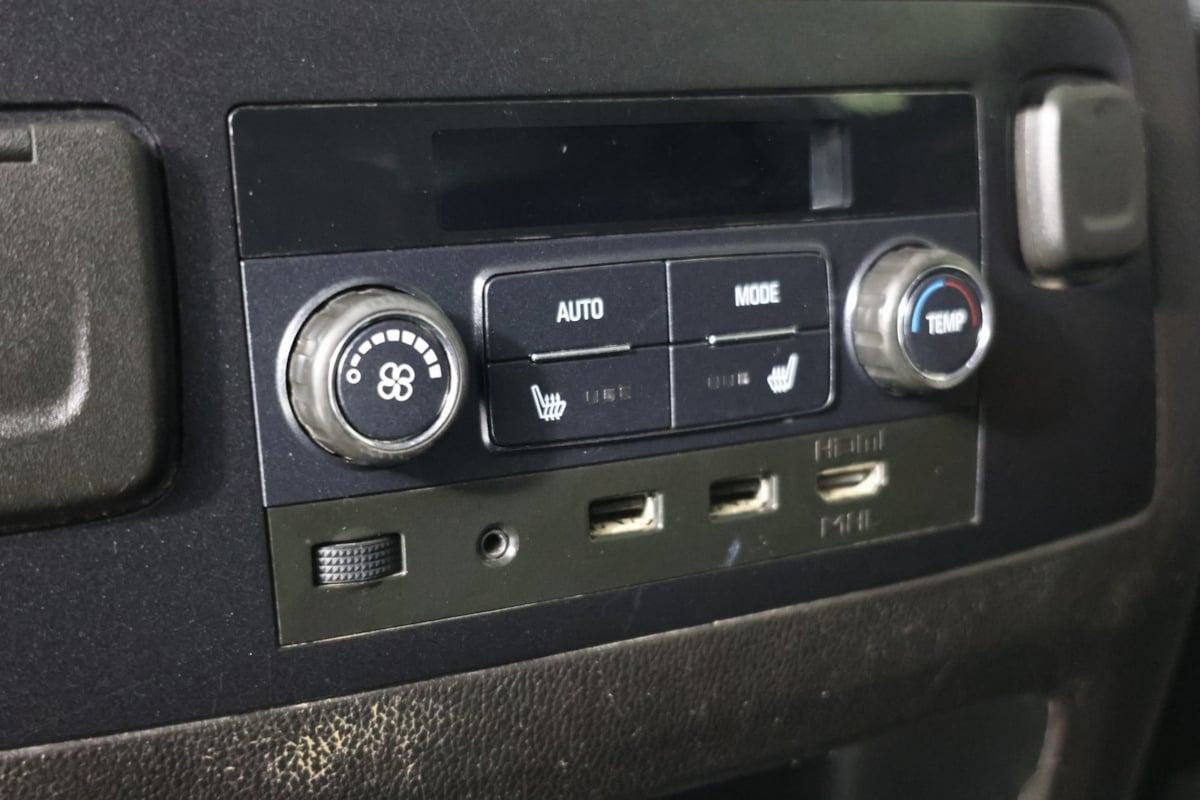 2019 Chevrolet Suburban Premier photo 28