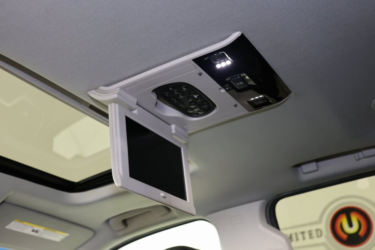 2019 Chevrolet Suburban Premier photo 29