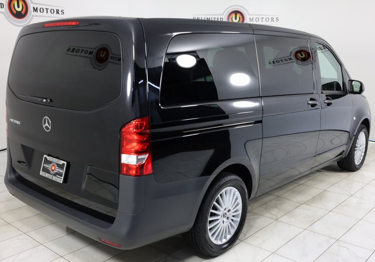 2023 Mercedes Benz Metris Passenger Van photo 3