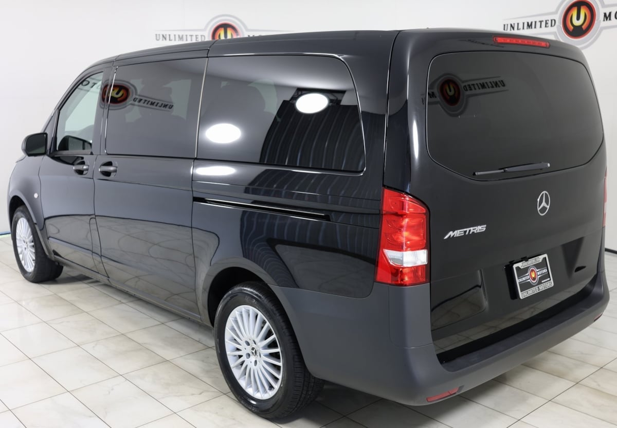 2023 Mercedes Benz Metris Passenger Van photo 4