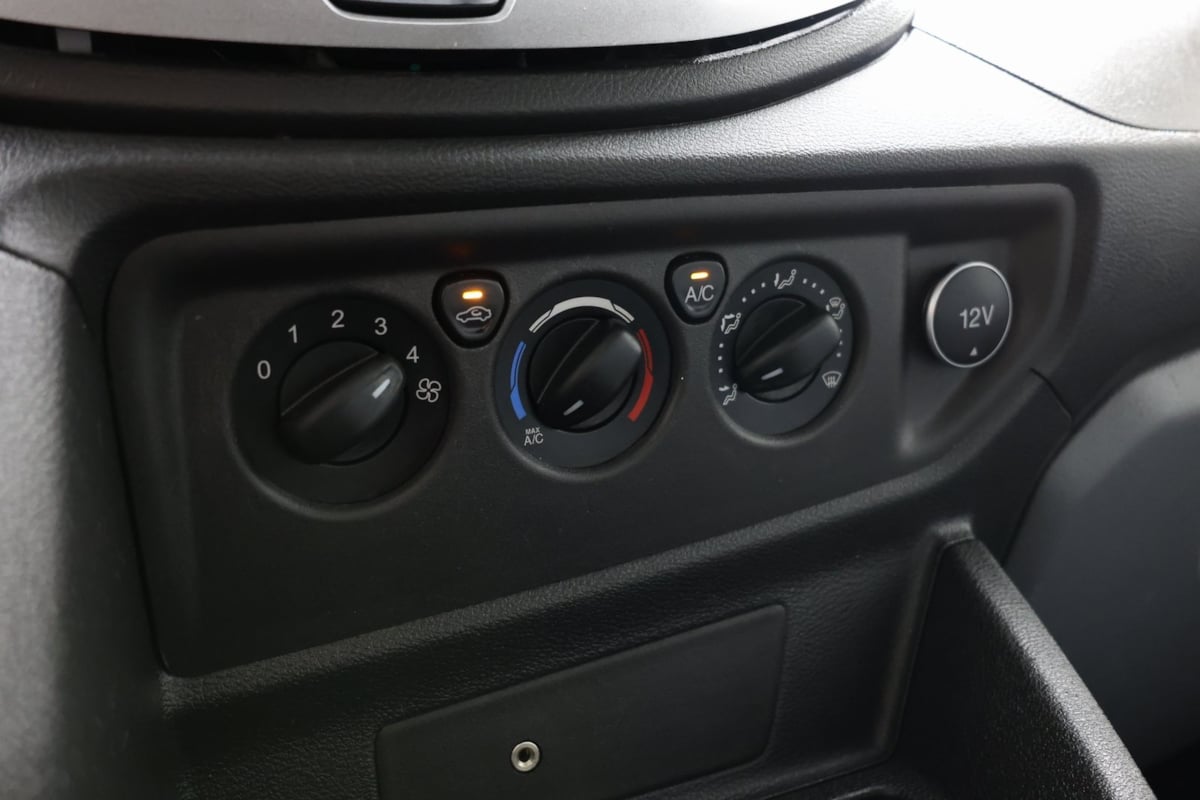 2018 Ford Transit Passenger XL photo 23