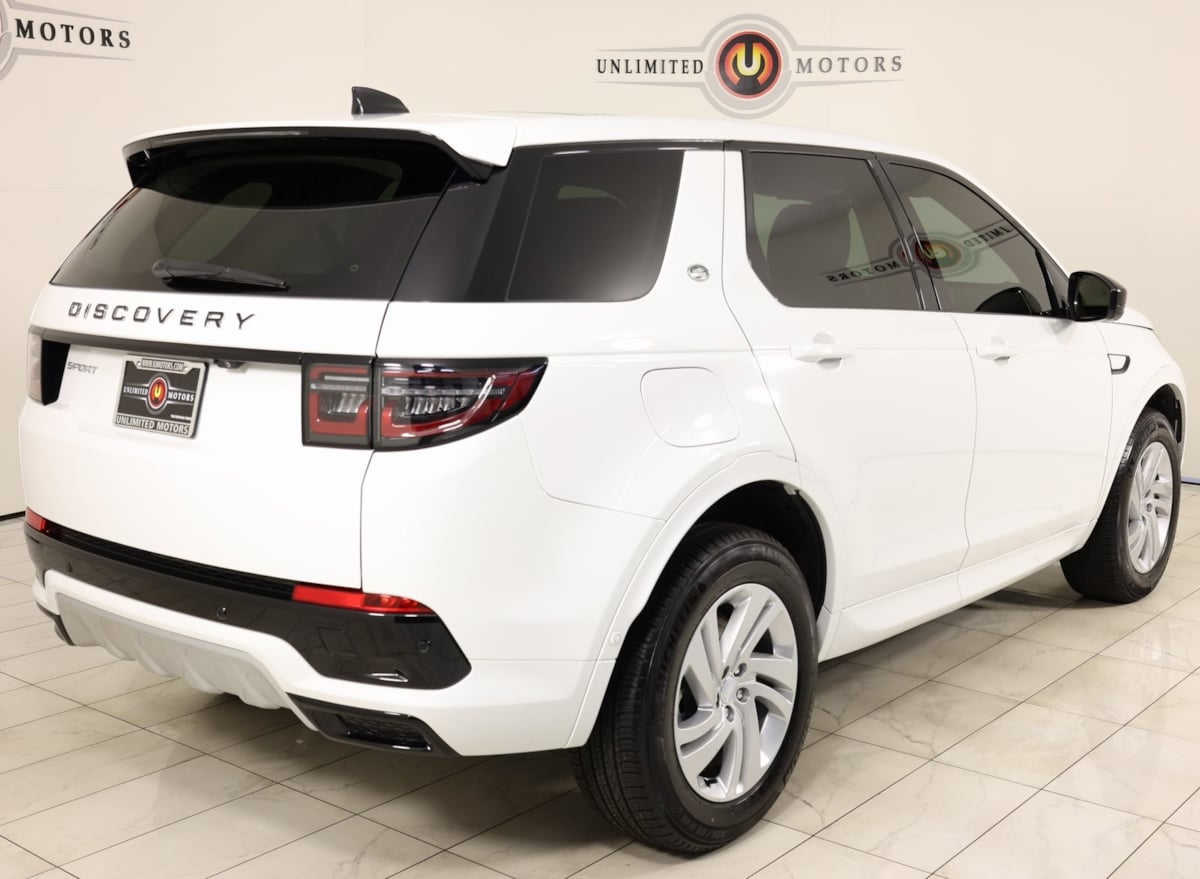 2024 Land Rover Discovery Sport S photo 2