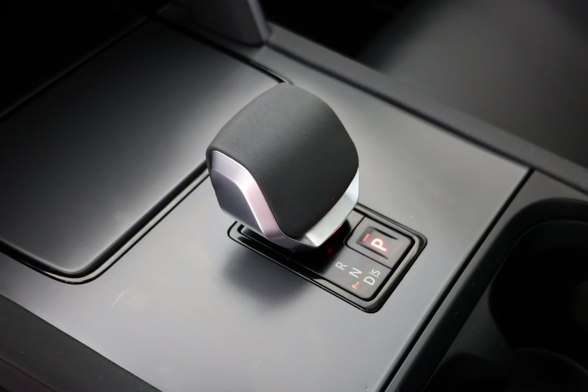 2024 Land Rover Discovery Sport S photo 5