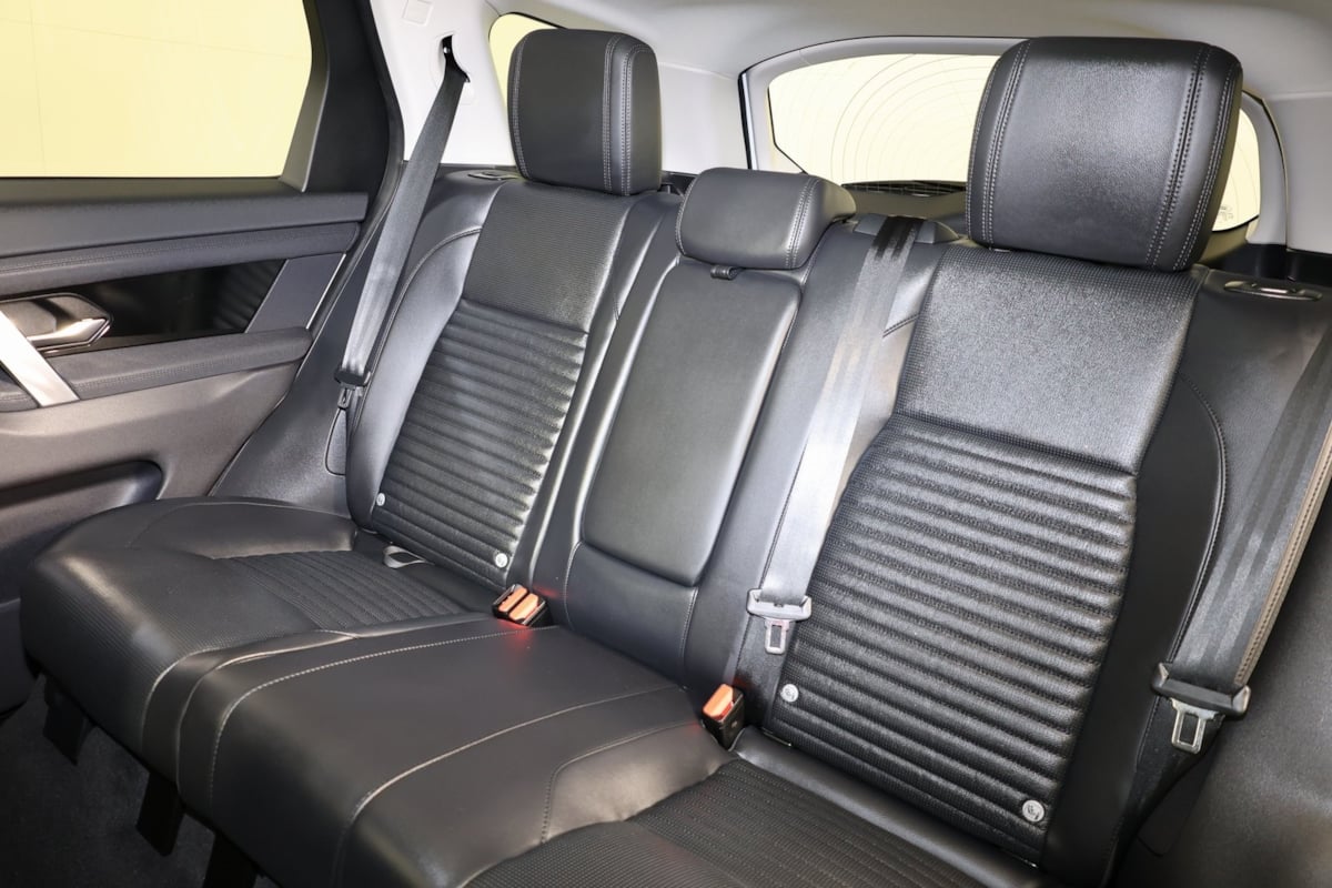 2024 Land Rover Discovery Sport S photo 9