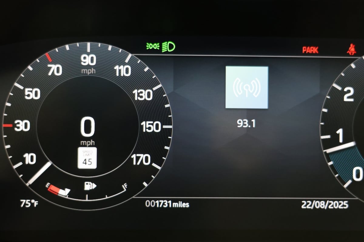 2024 Land Rover Discovery Sport S photo 10