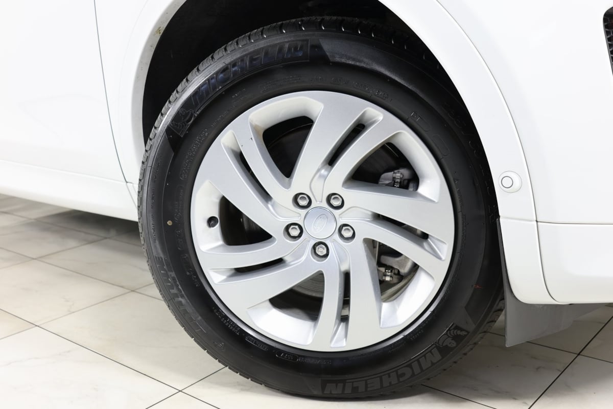 2024 Land Rover Discovery Sport S photo 12