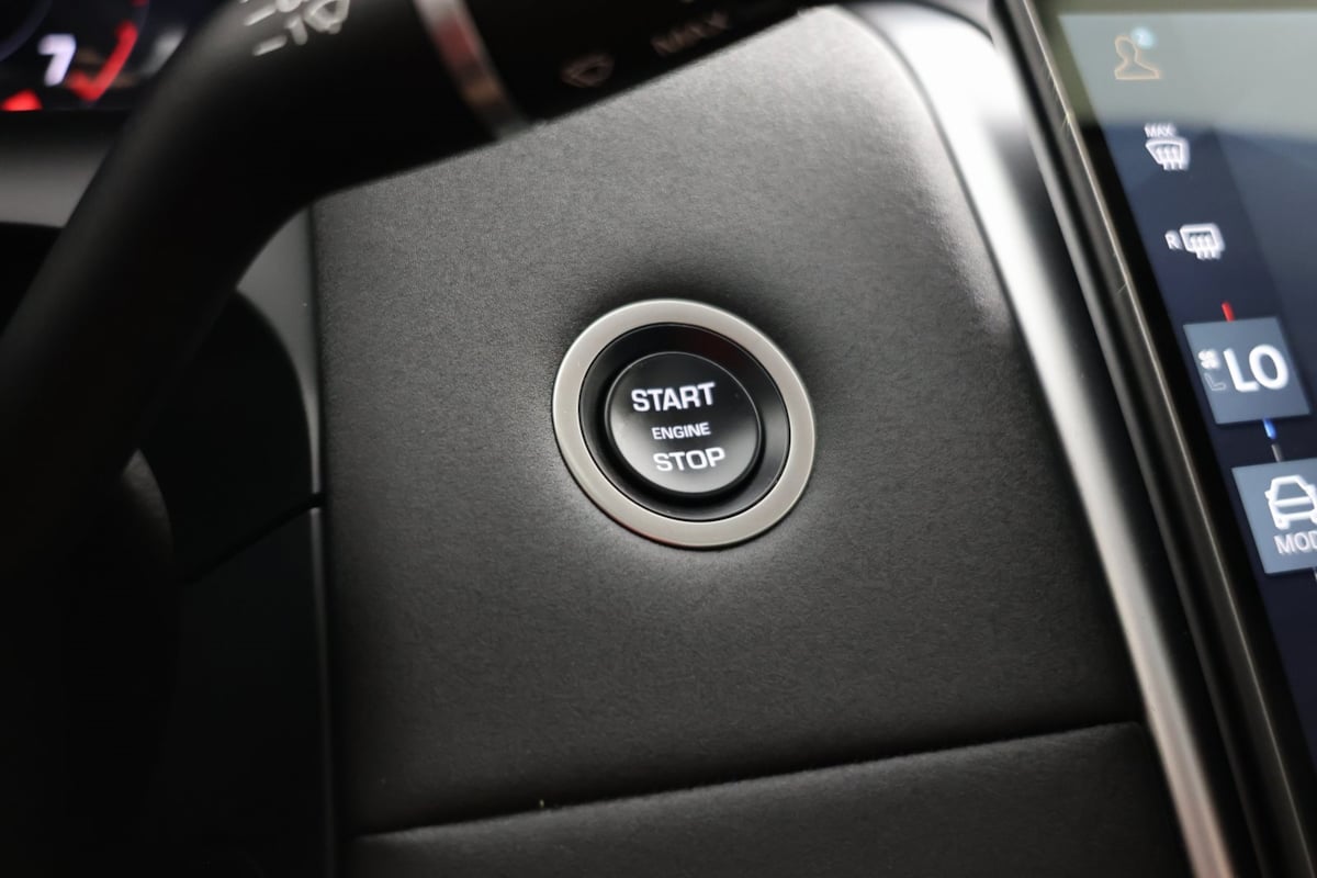 2024 Land Rover Discovery Sport S photo 16