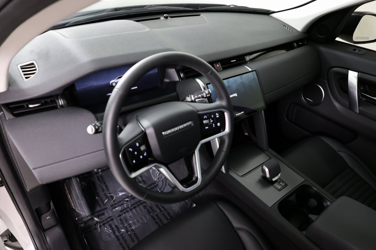 2024 Land Rover Discovery Sport S photo 18