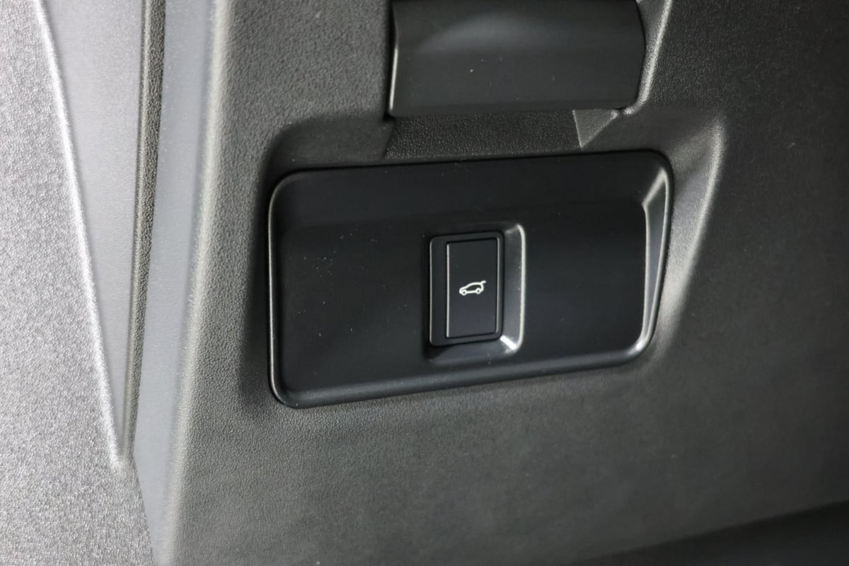 2024 Land Rover Discovery Sport S photo 19