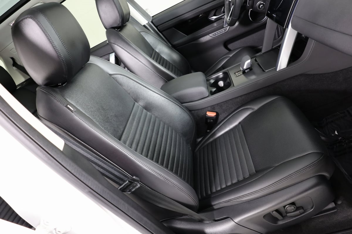 2024 Land Rover Discovery Sport S photo 25