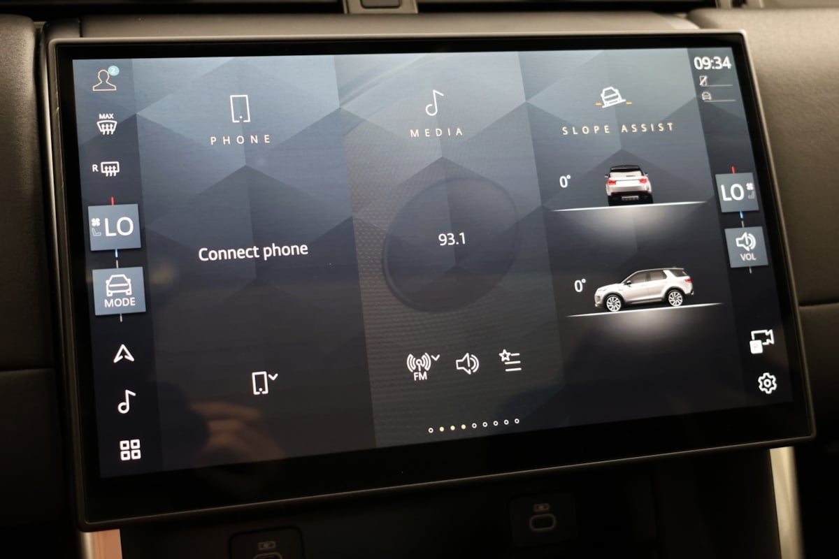 2024 Land Rover Discovery Sport S photo 43