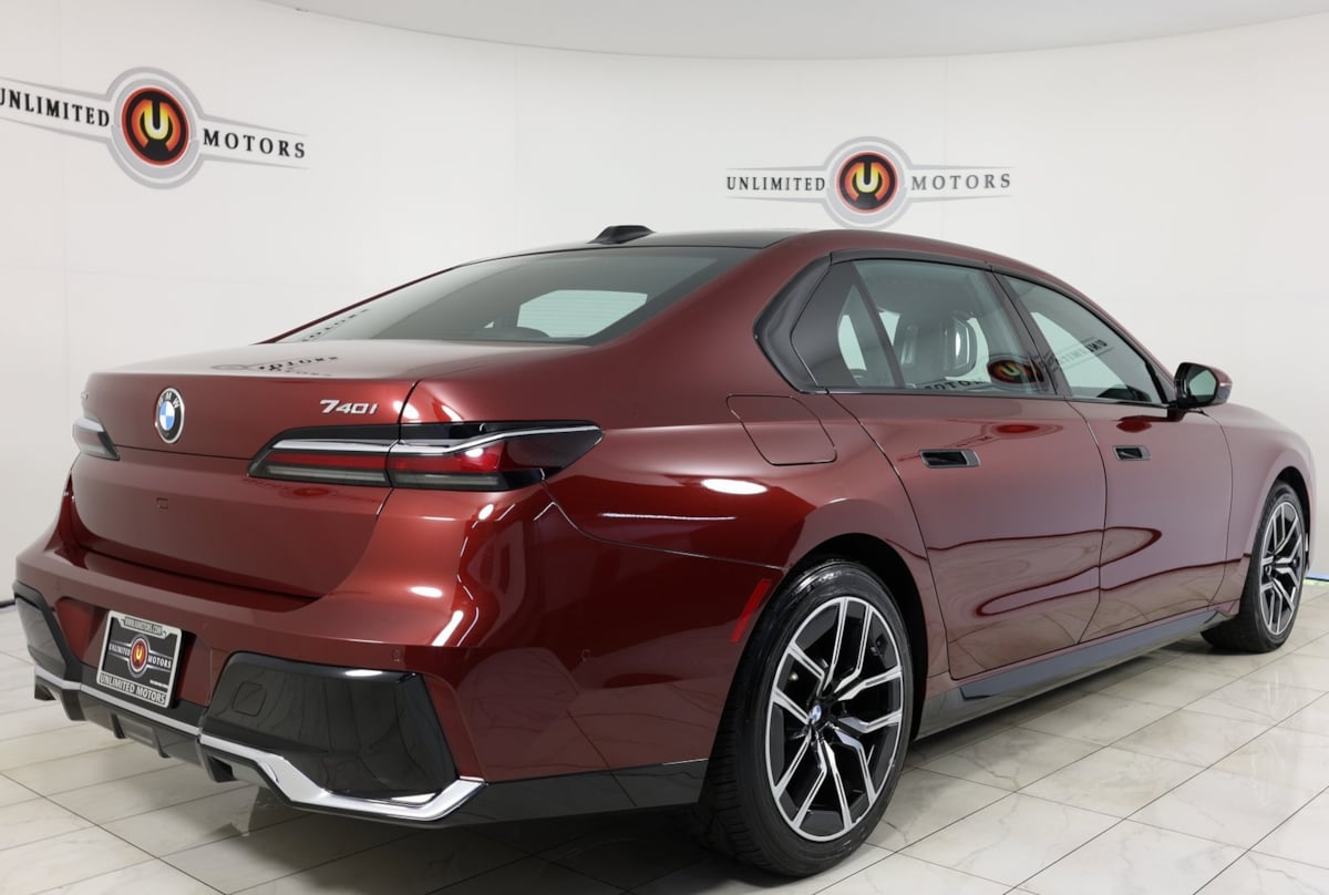 2024 Bmw 740i 740i xDrive photo 2
