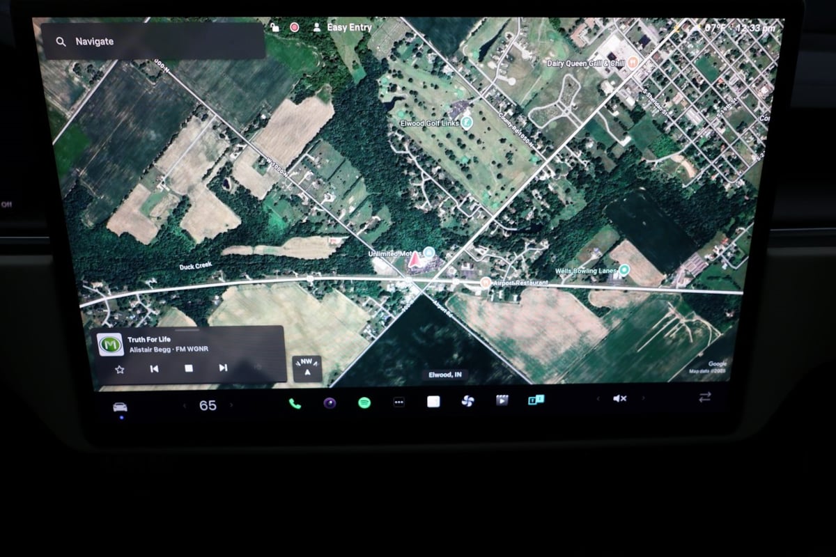 2022 Tesla Model S Plaid photo 5