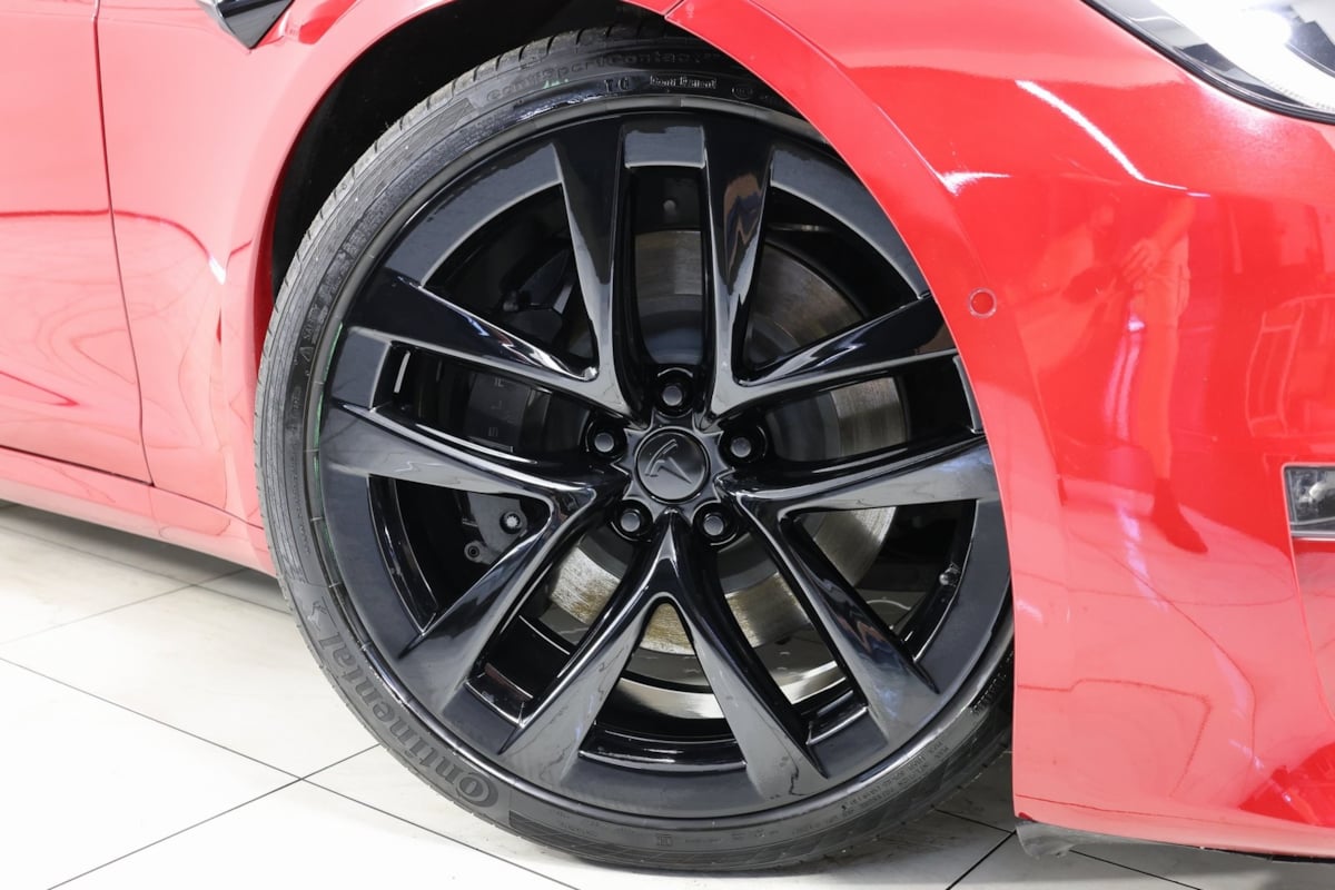 2022 Tesla Model S Plaid photo 9