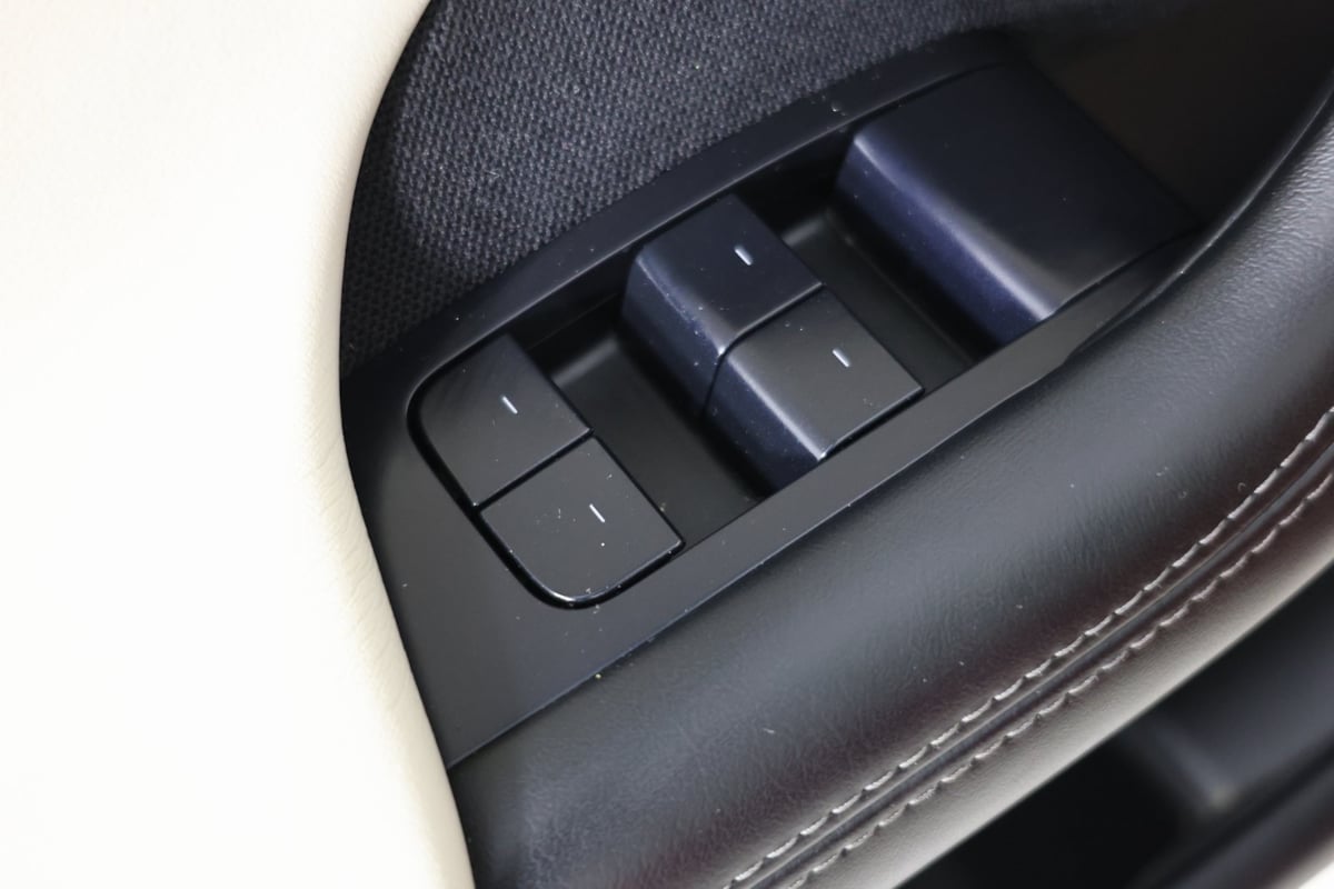 2022 Tesla Model S Plaid photo 13