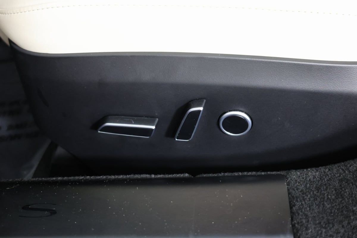 2022 Tesla Model S Plaid photo 14