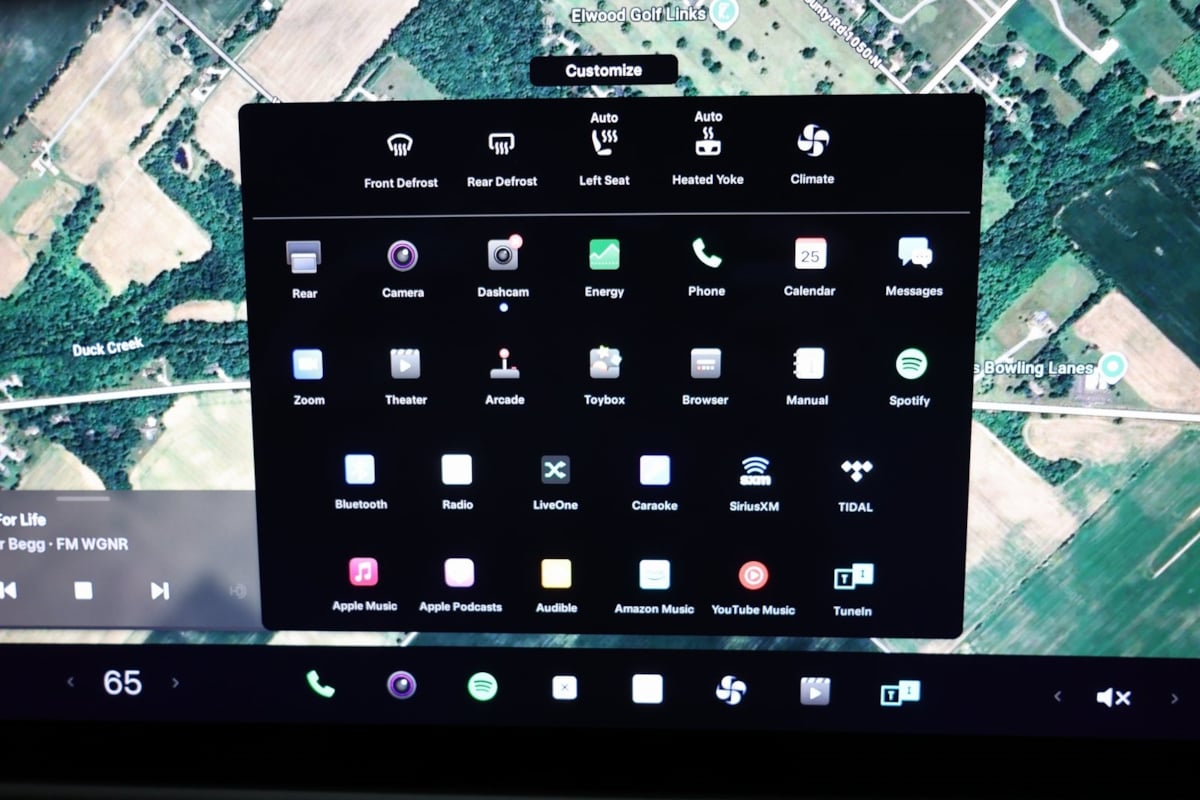 2022 Tesla Model S Plaid photo 18