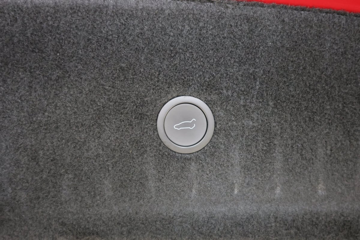 2022 Tesla Model S Plaid photo 23
