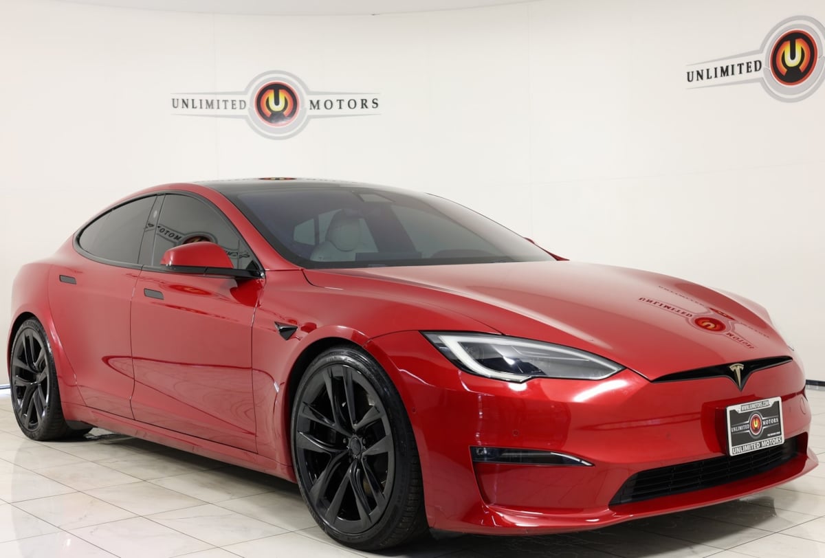 2022 Tesla Model S Plaid photo 24