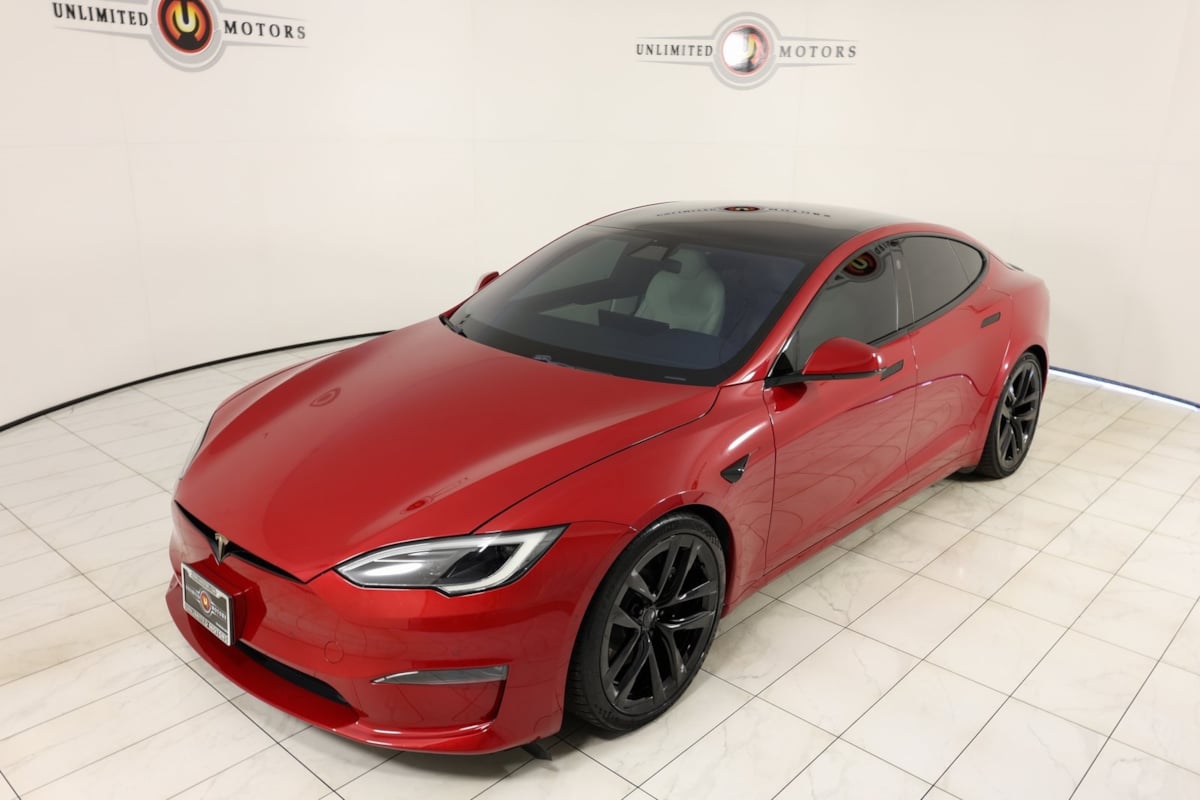 2022 Tesla Model S Plaid photo 25