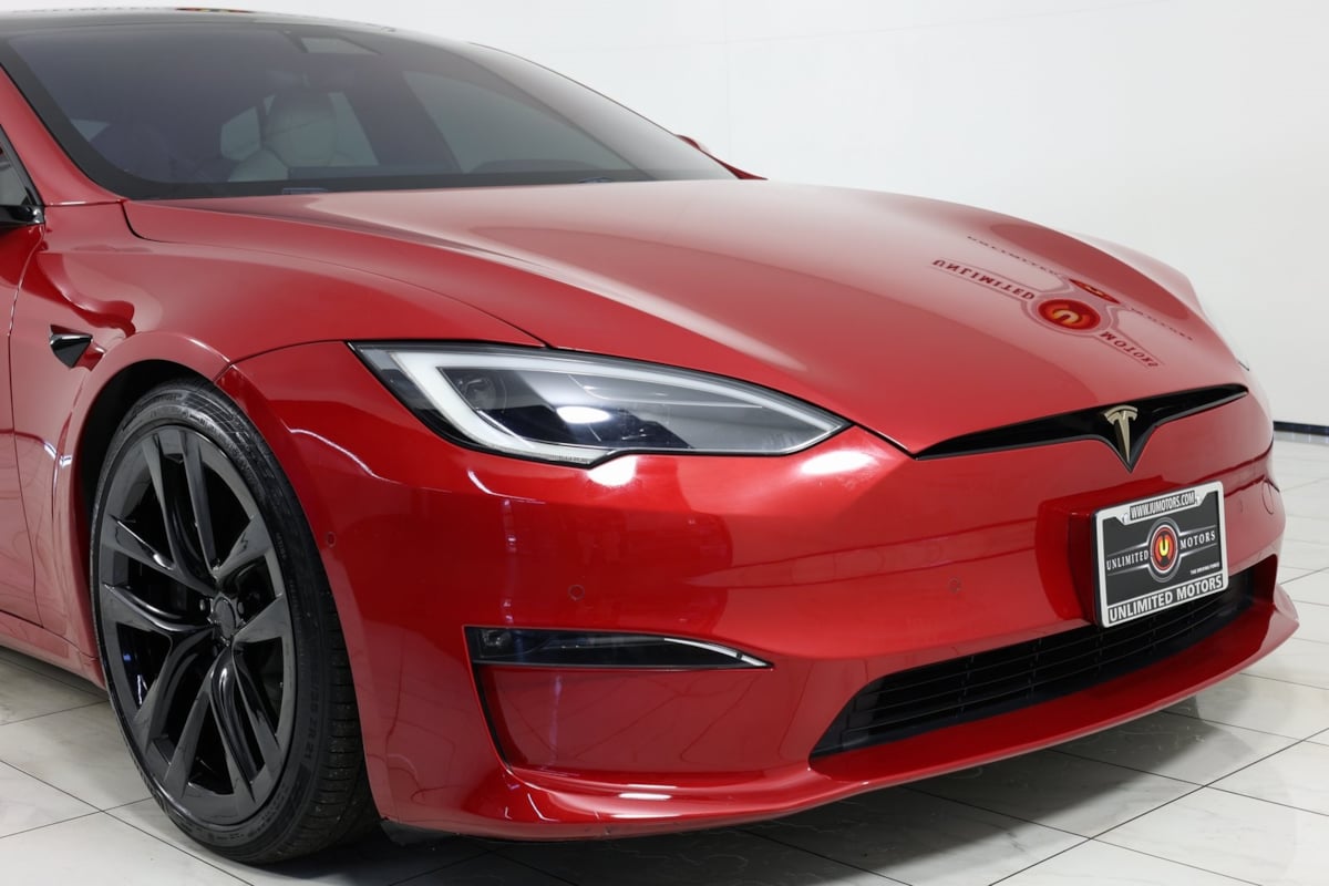 2022 Tesla Model S Plaid photo 26