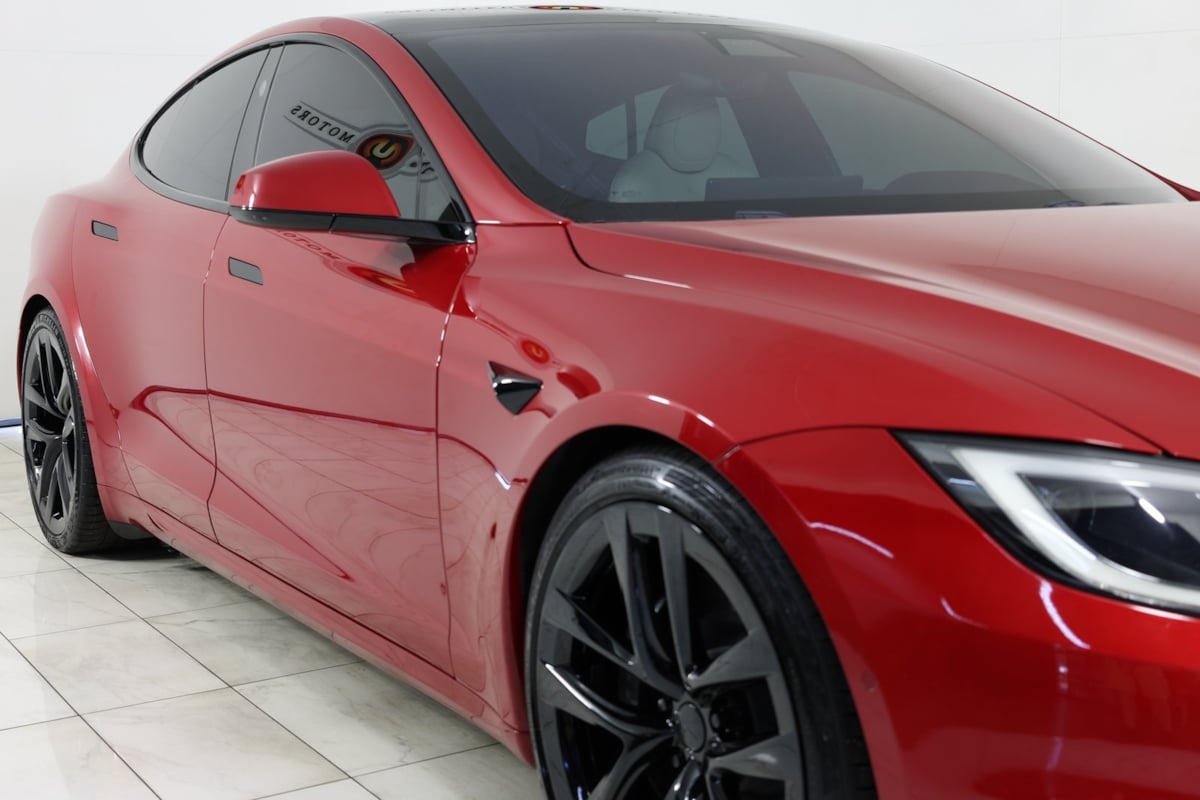 2022 Tesla Model S Plaid photo 27