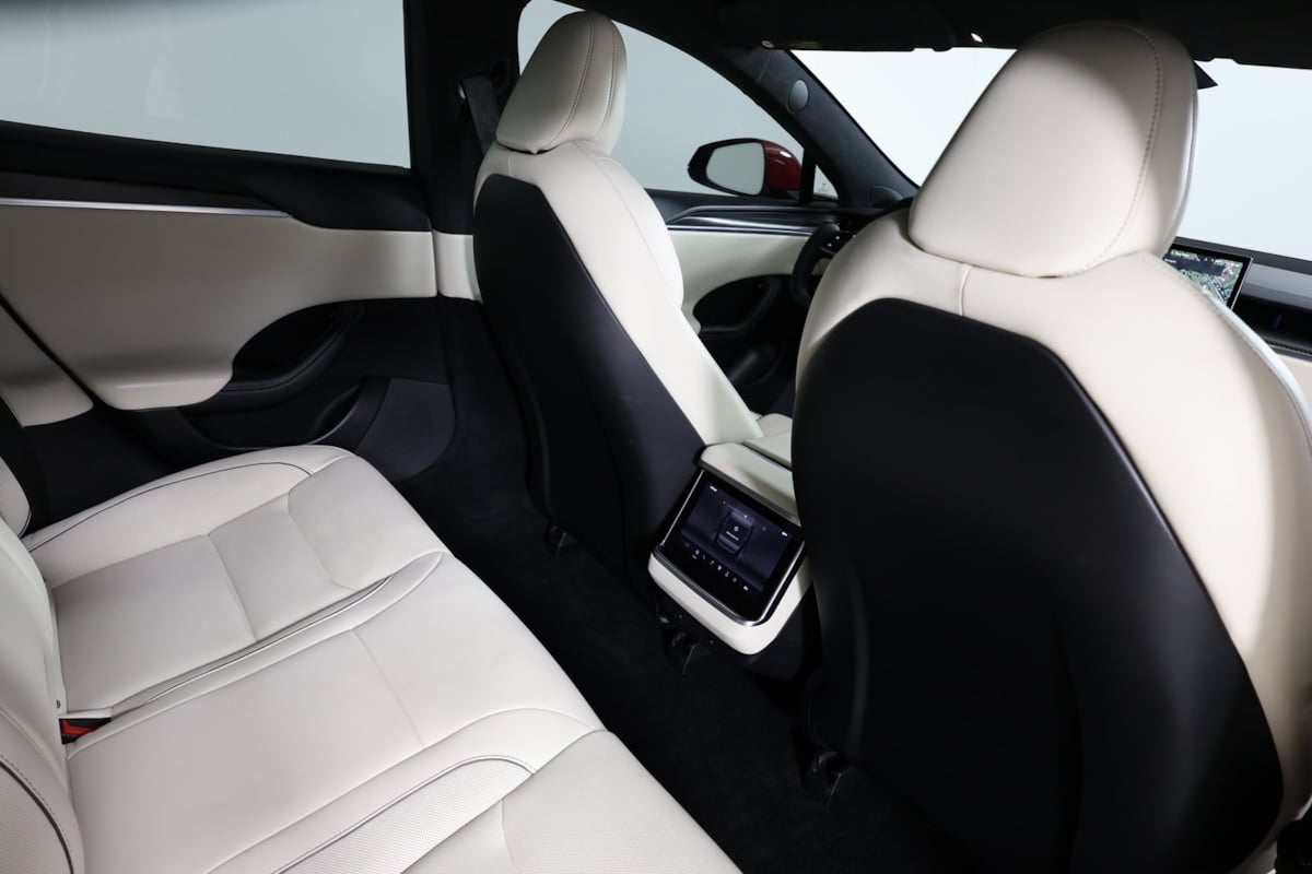 2022 Tesla Model S Plaid photo 28