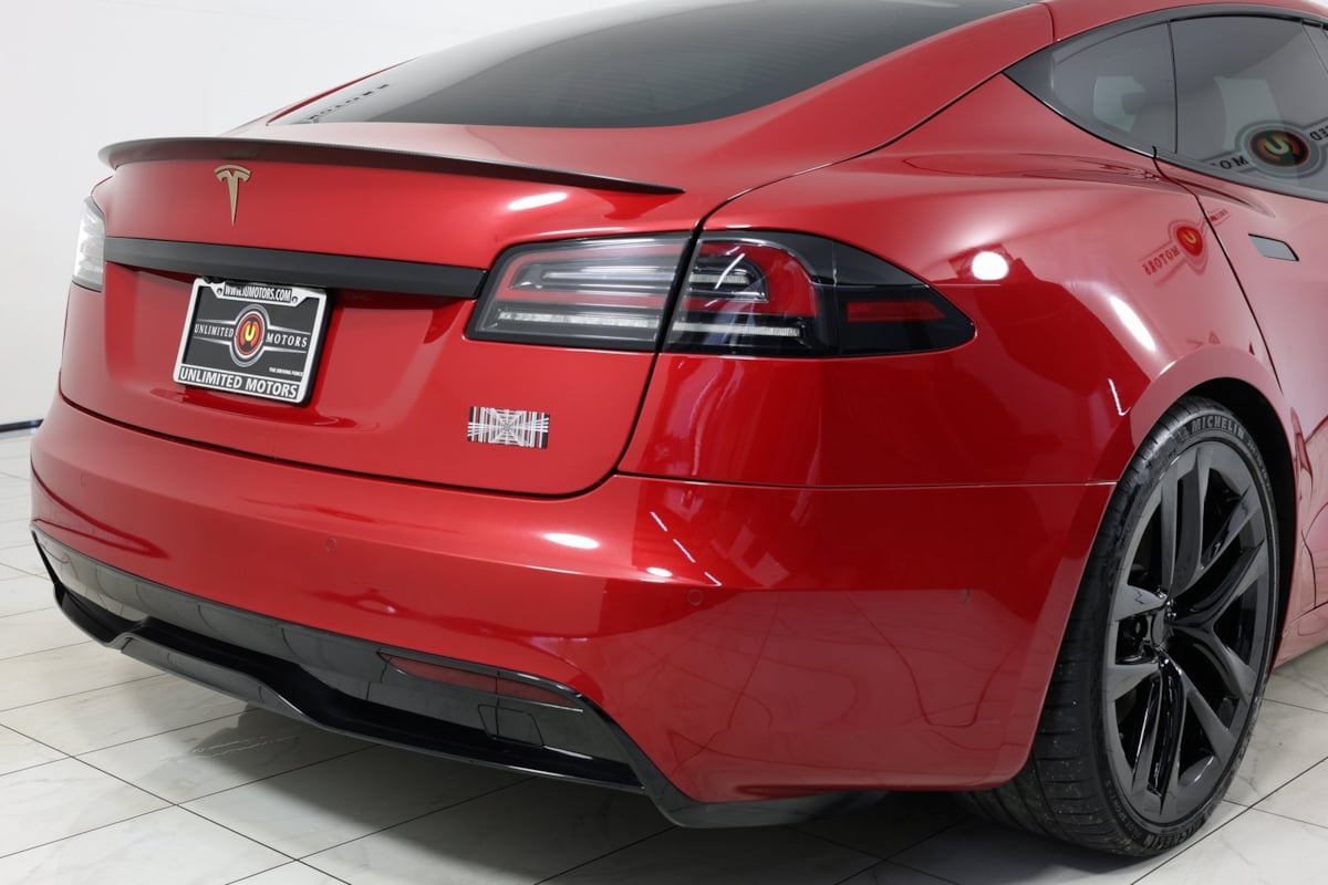 2022 Tesla Model S Plaid photo 29