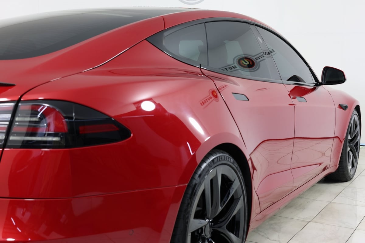 2022 Tesla Model S Plaid photo 30