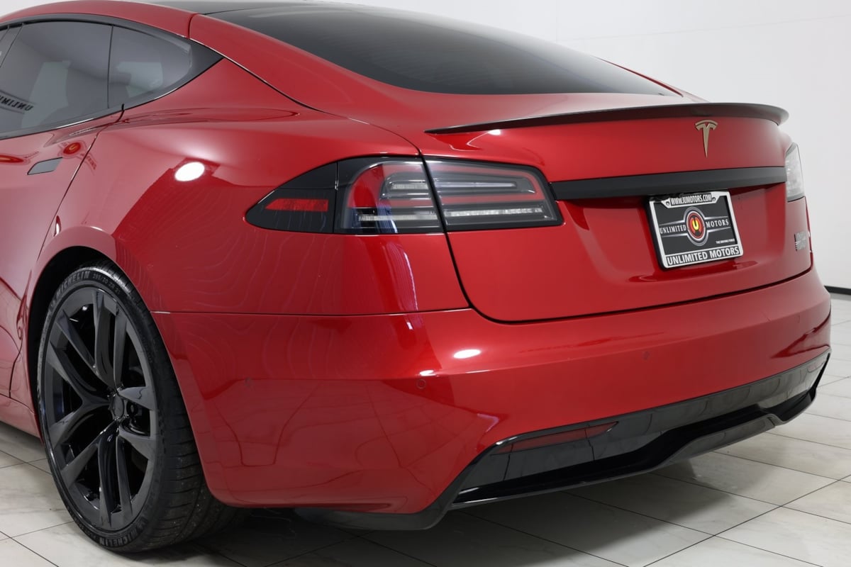 2022 Tesla Model S Plaid photo 31