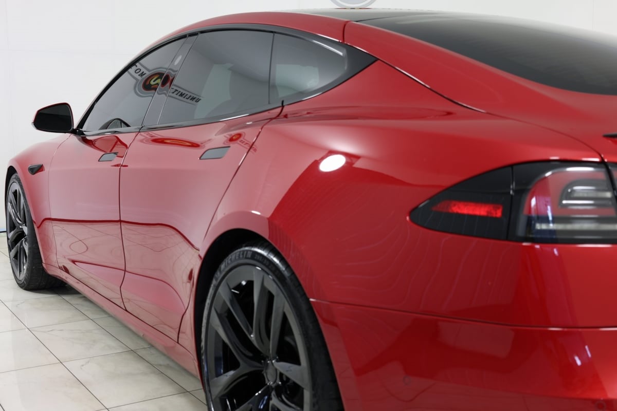 2022 Tesla Model S Plaid photo 32
