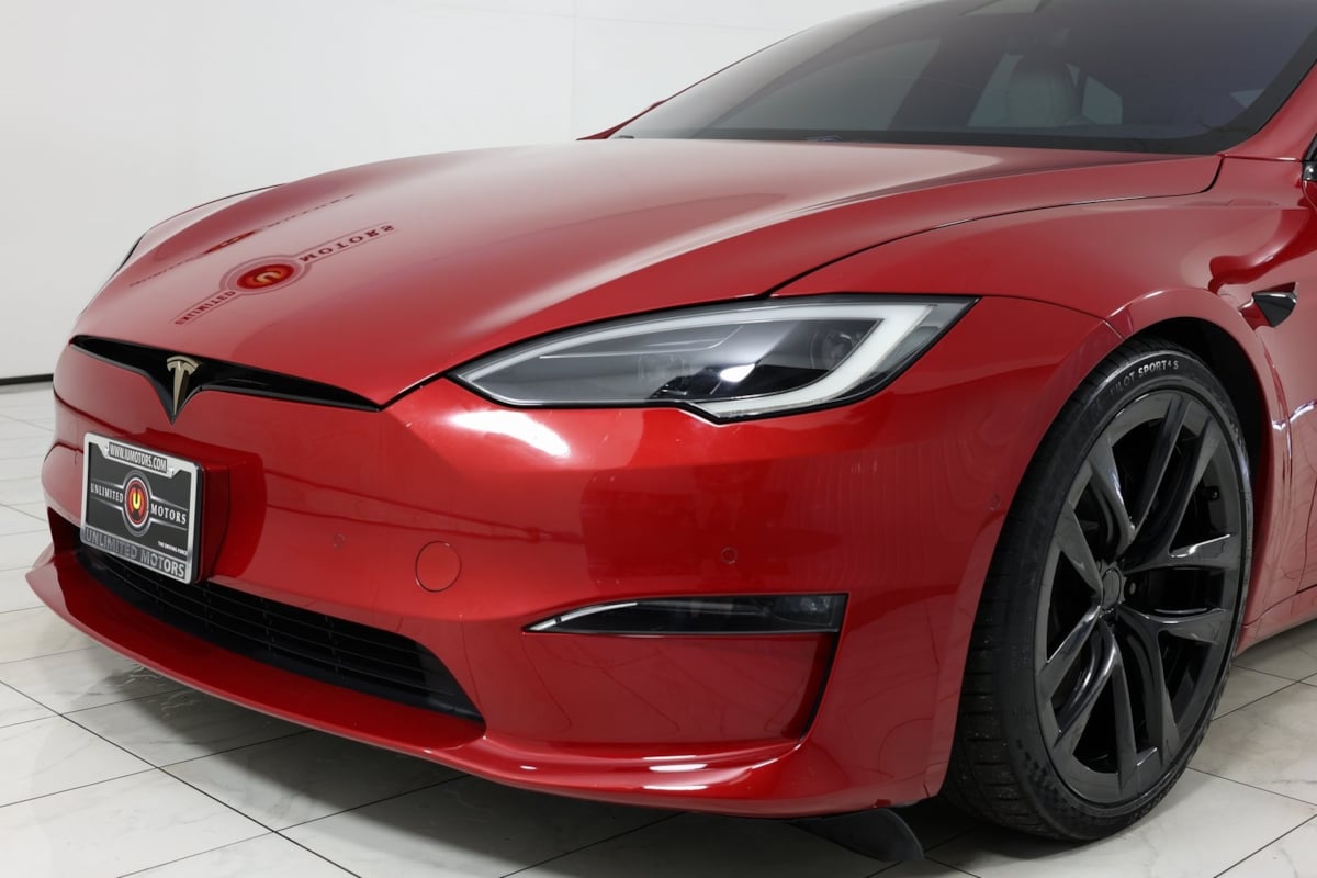 2022 Tesla Model S Plaid photo 33