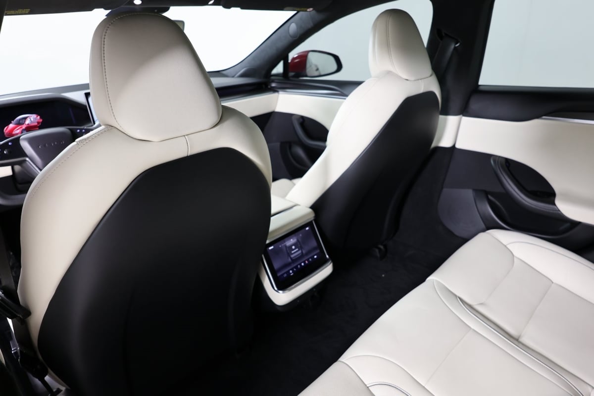2022 Tesla Model S Plaid photo 35