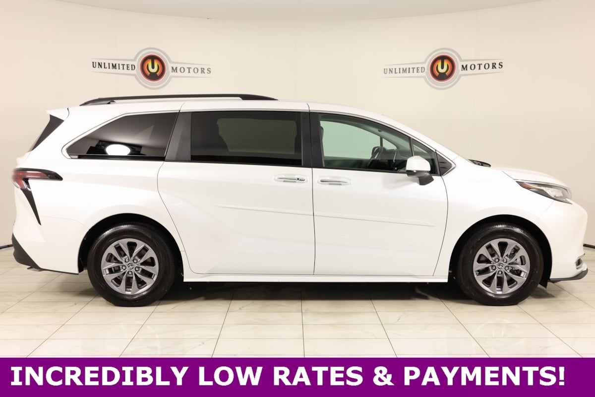 2023 Toyota Sienna XLE photo 2