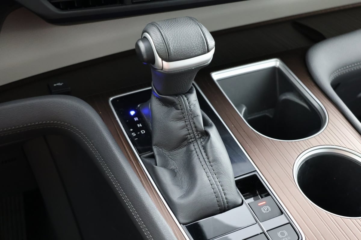2023 Toyota Sienna XLE photo 6