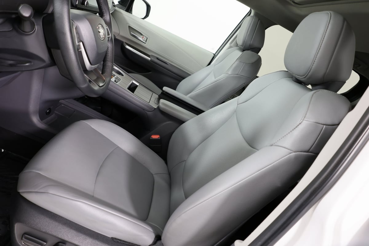 2023 Toyota Sienna XLE photo 9