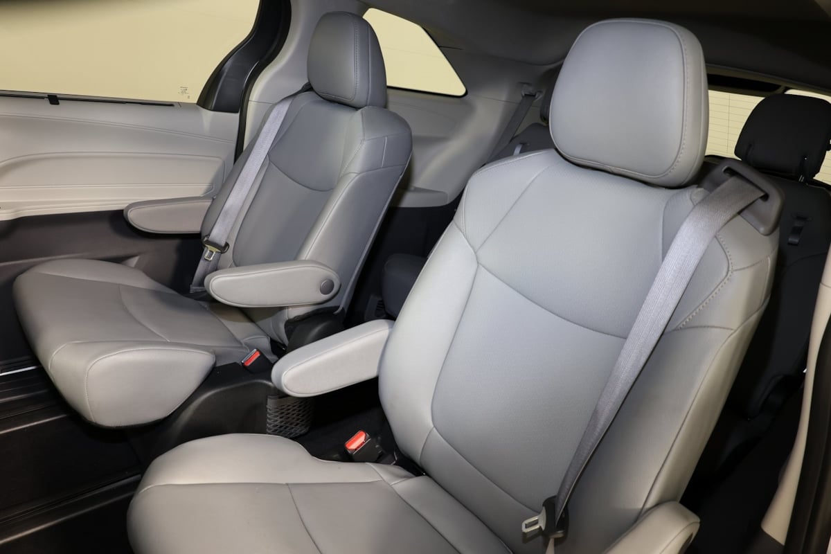 2023 Toyota Sienna XLE photo 10