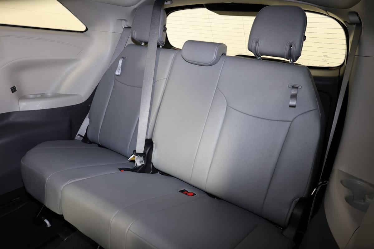 2023 Toyota Sienna XLE photo 11