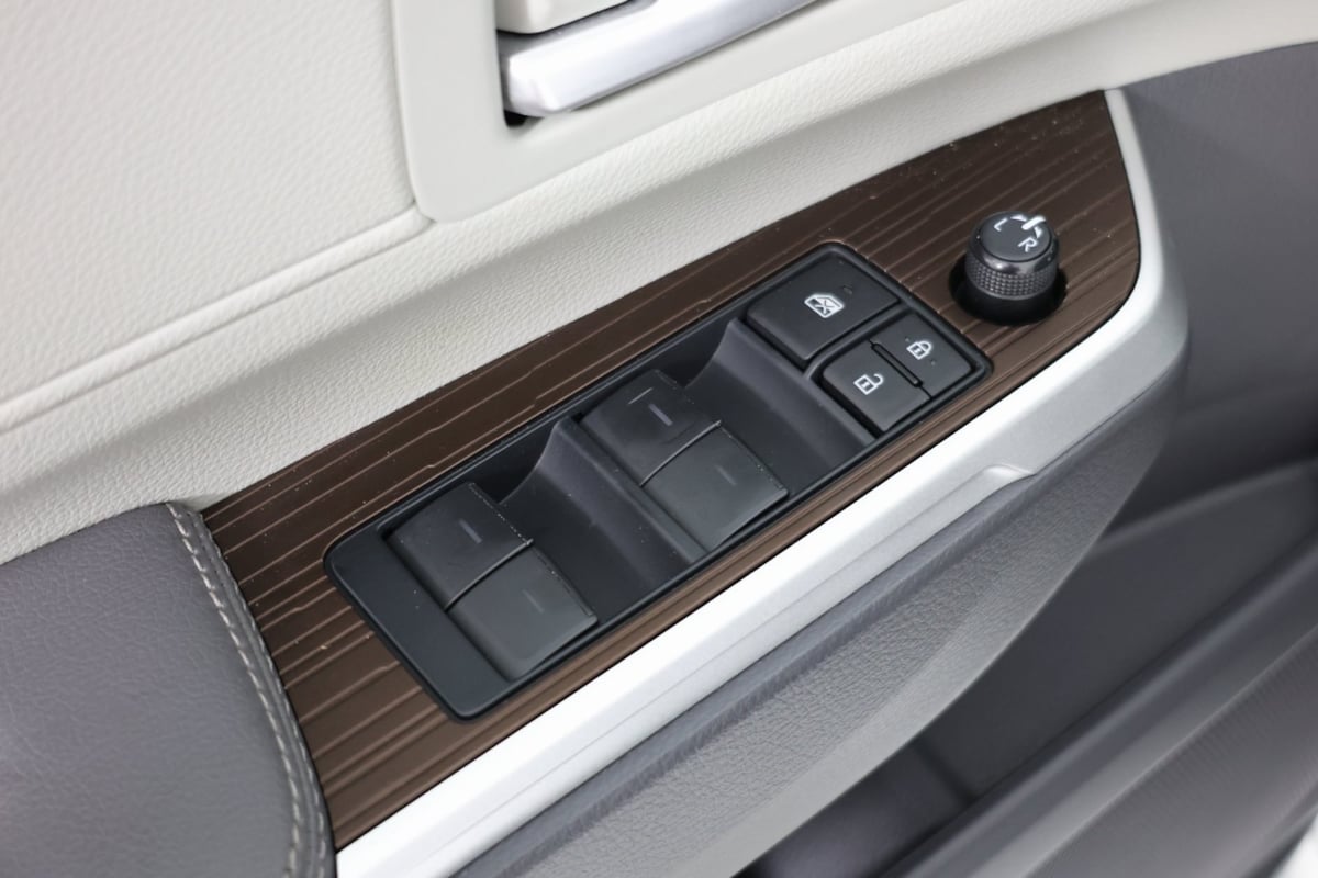 2023 Toyota Sienna XLE photo 20