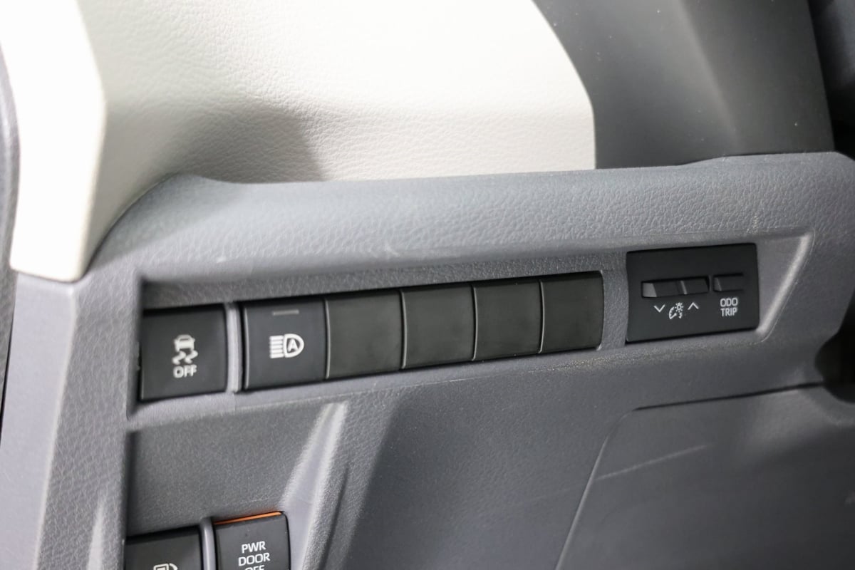 2023 Toyota Sienna XLE photo 21
