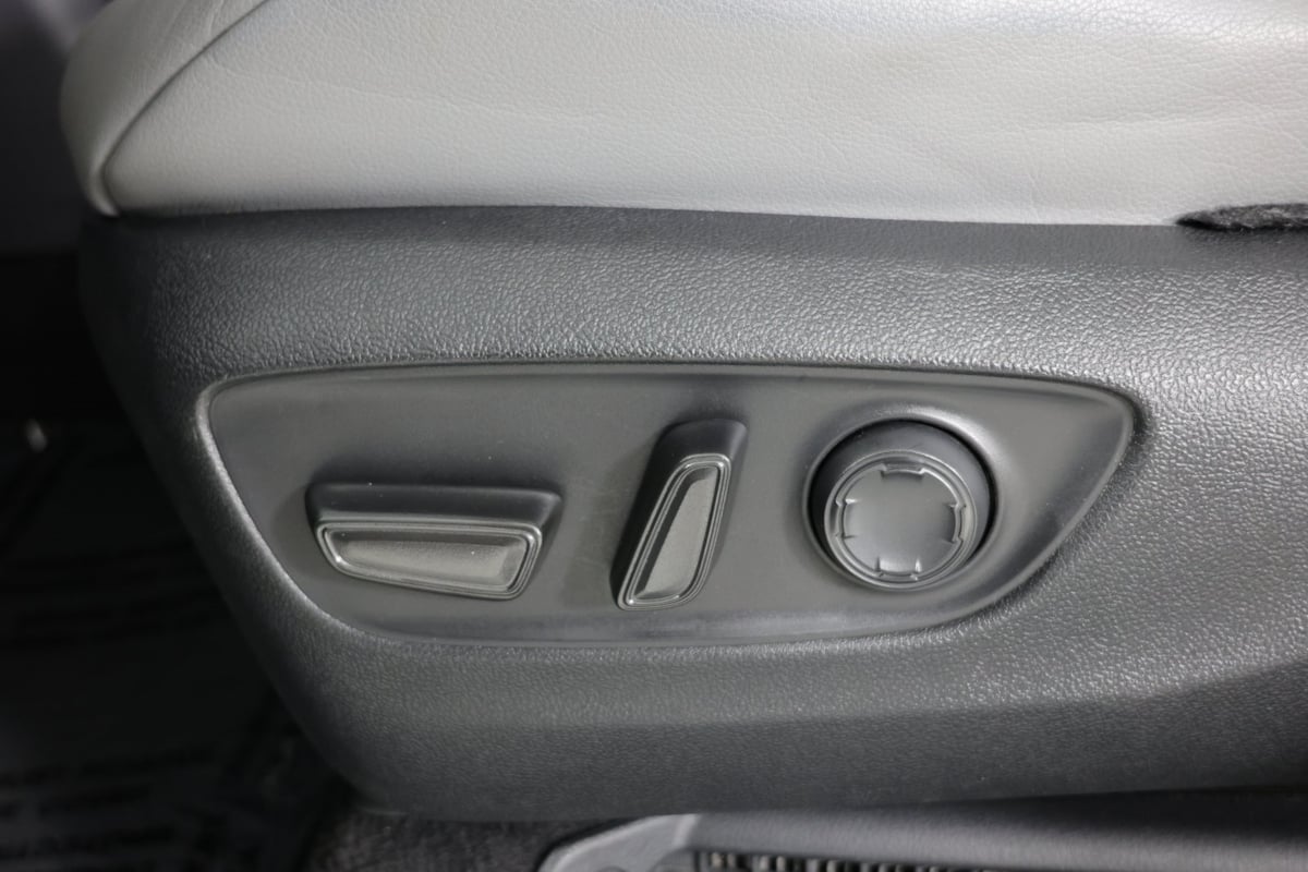 2023 Toyota Sienna XLE photo 23