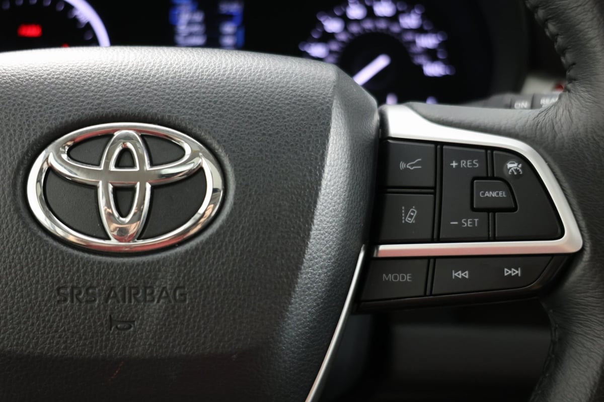2023 Toyota Sienna XLE photo 27