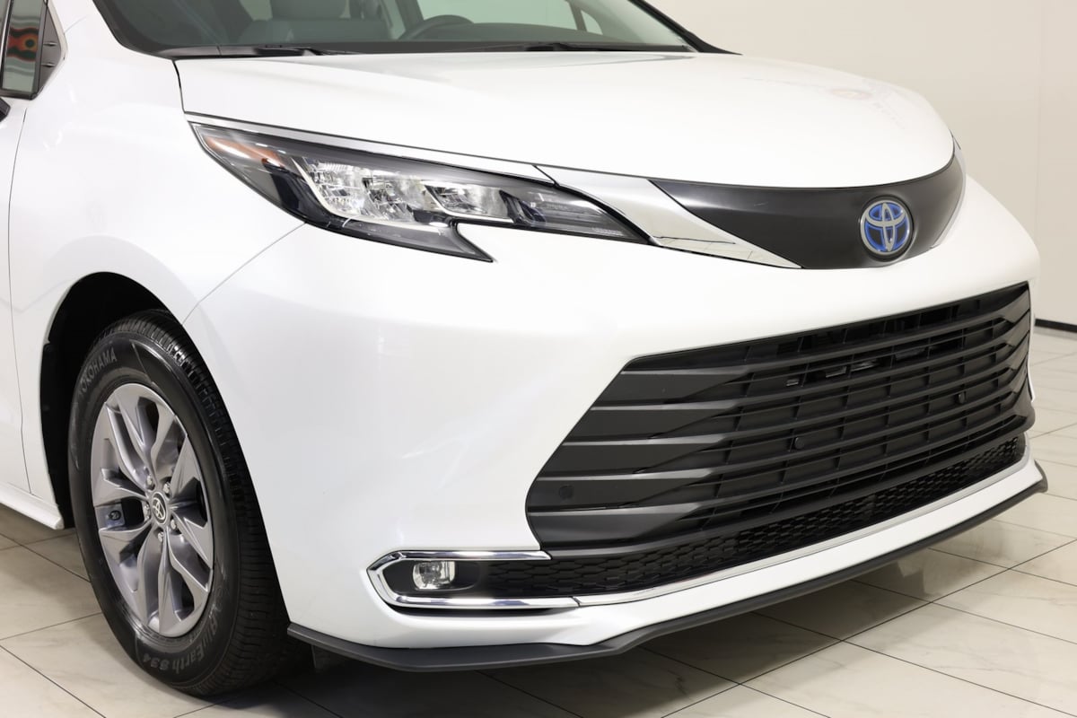 2023 Toyota Sienna XLE photo 34