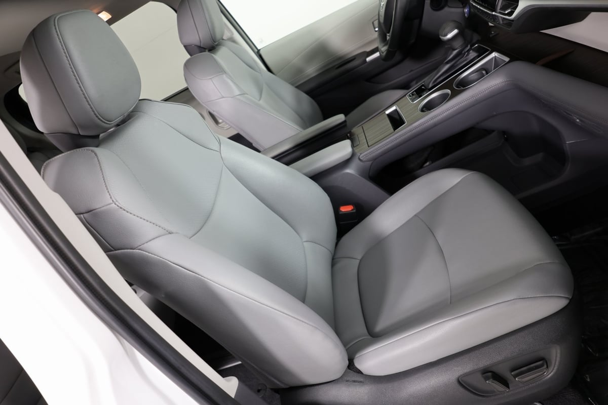 2023 Toyota Sienna XLE photo 37
