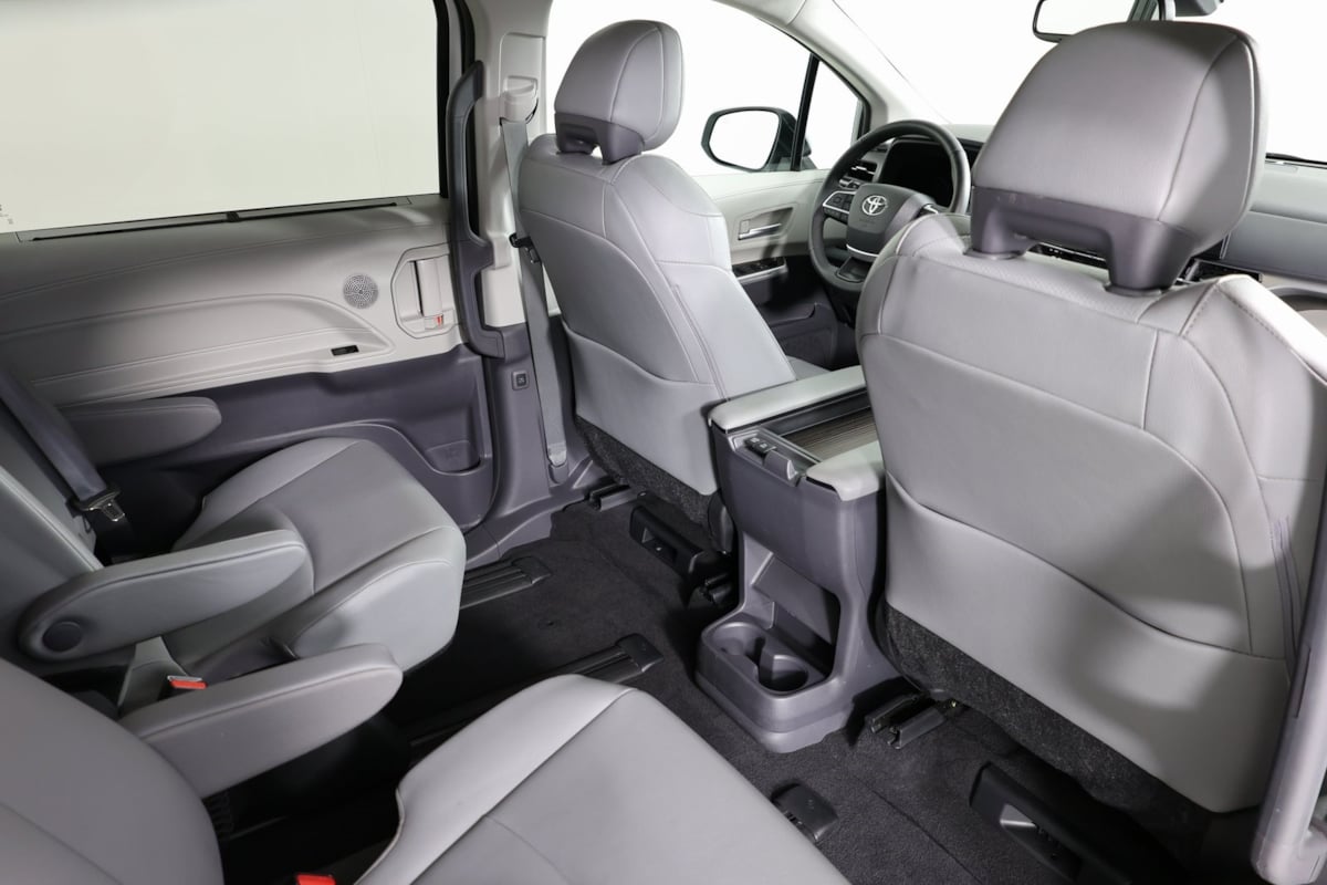 2023 Toyota Sienna XLE photo 38