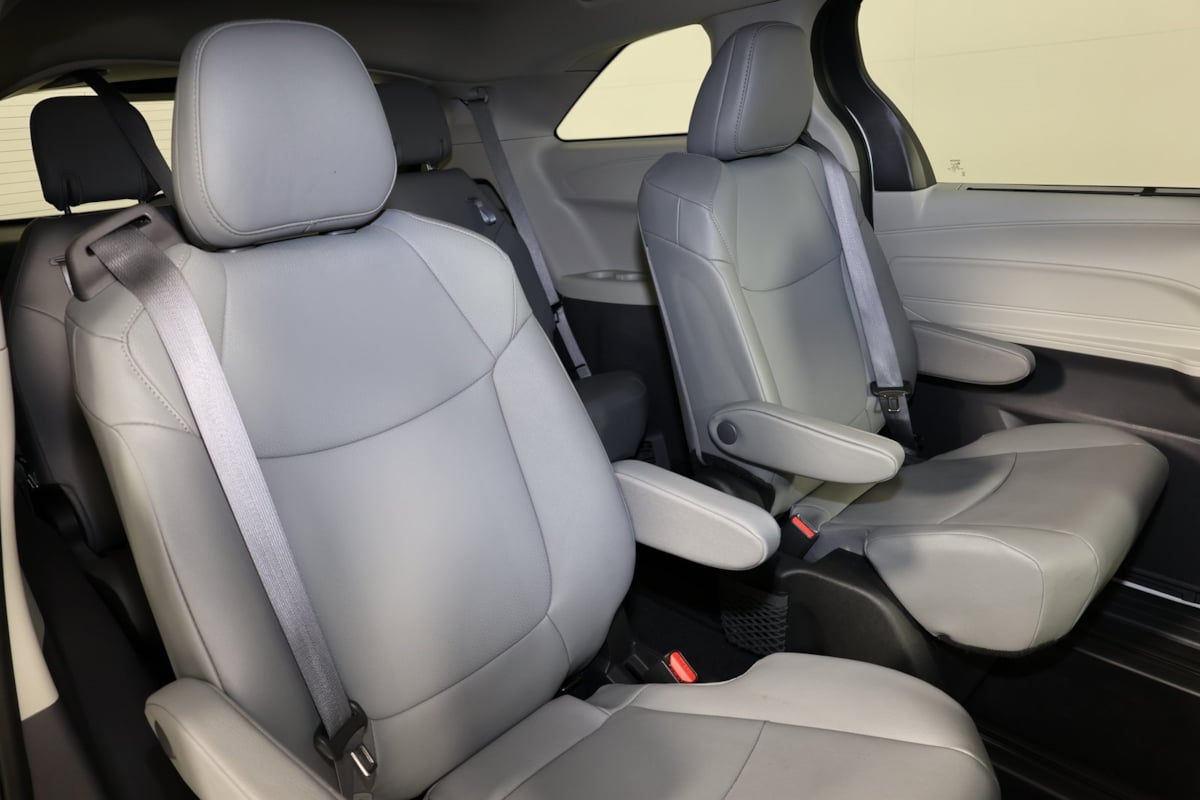2023 Toyota Sienna XLE photo 39