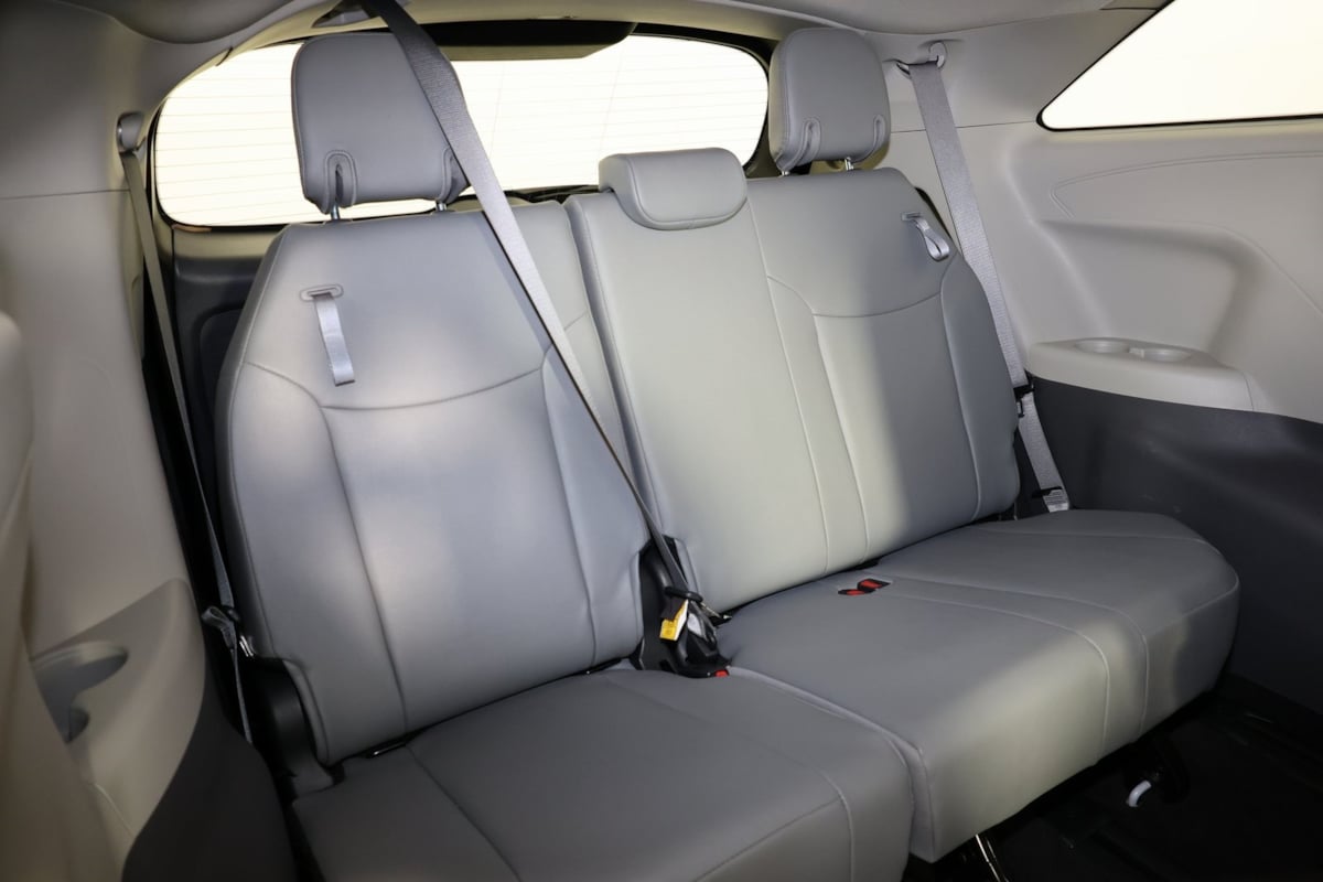 2023 Toyota Sienna XLE photo 40