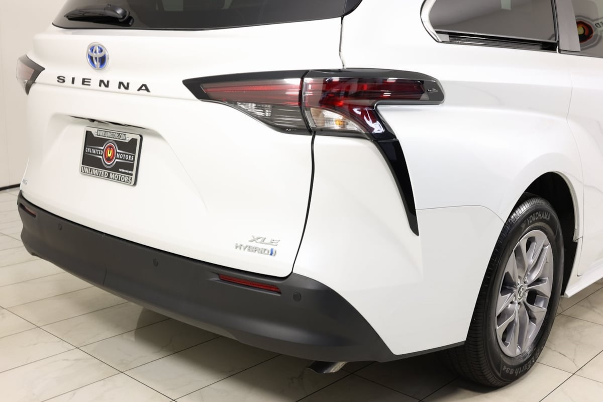2023 Toyota Sienna XLE photo 41
