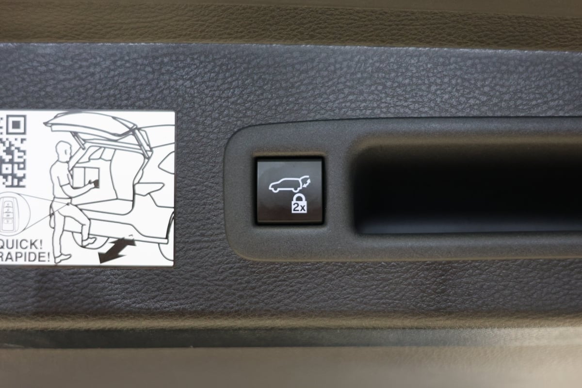 2023 Toyota Sienna XLE photo 43