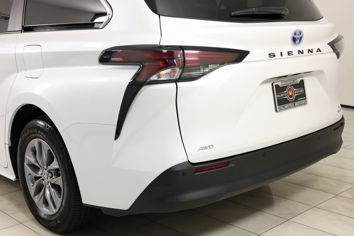 2023 Toyota Sienna XLE photo 44